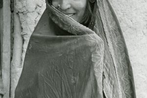 B0004-Woman-in-shawl-Afghanistan-19752819d0fb47.jpg